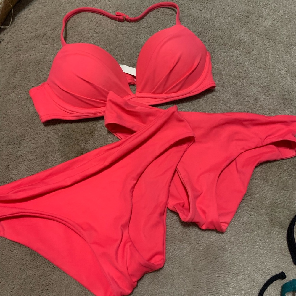 VICTORIA SECRET push up bra swim top size 32 B matching bottoms size xs&s